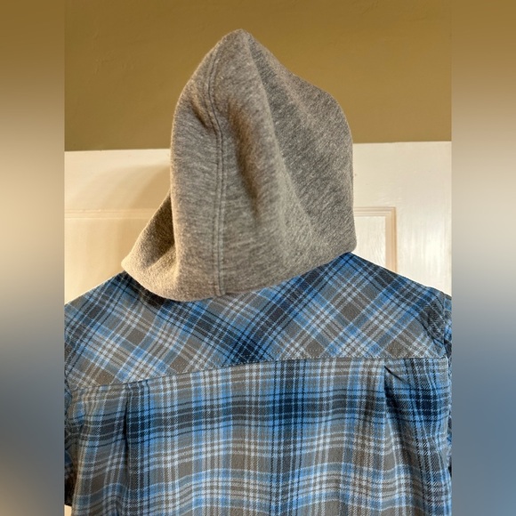 Boys Quiksilver Blue and Gray Plaid Shirt with Hood - Picture 7 of 7